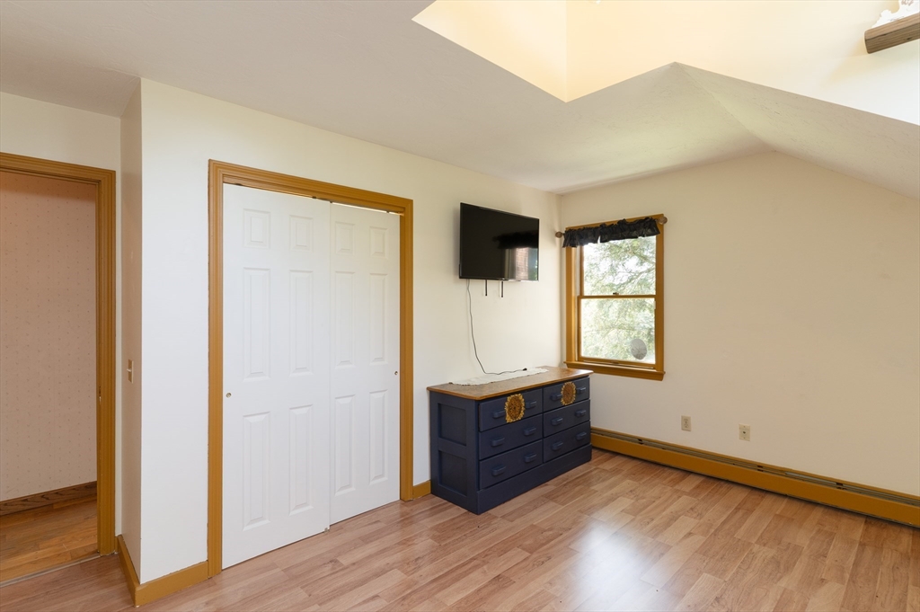 501 Wine Road New Braintree, MA 01531 - Photo 15 of 41