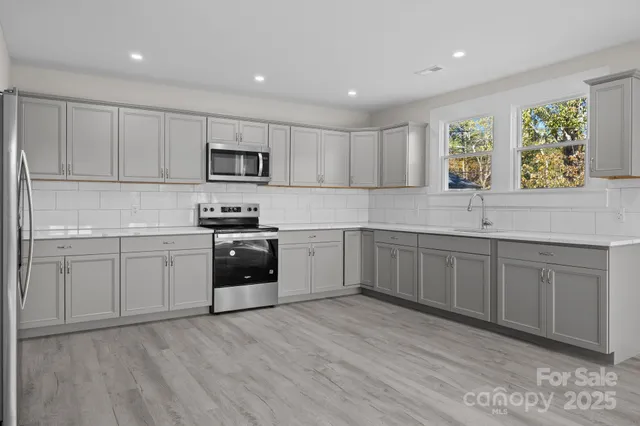 $200,000 | 401 Julius Chambers Avenue, Mount Gilead, NC 27306