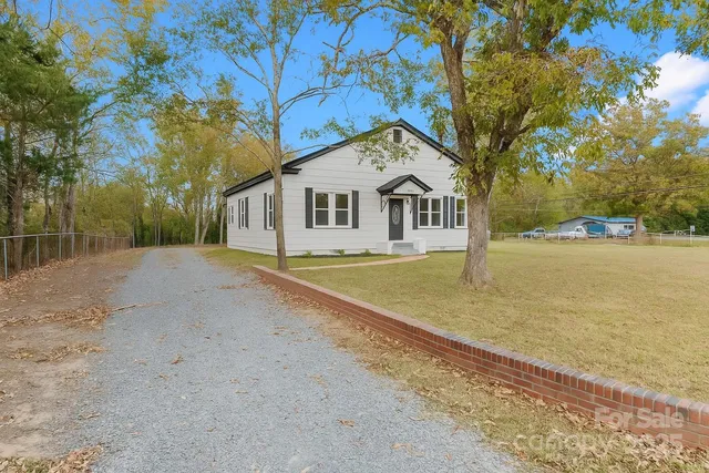$200,000 | 401 Julius Chambers Avenue, Mount Gilead, NC 27306