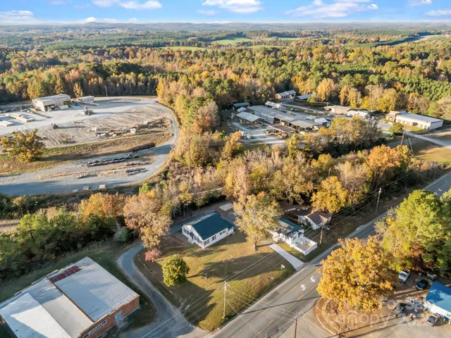 $200,000 | 401 Julius Chambers Avenue, Mount Gilead, NC 27306