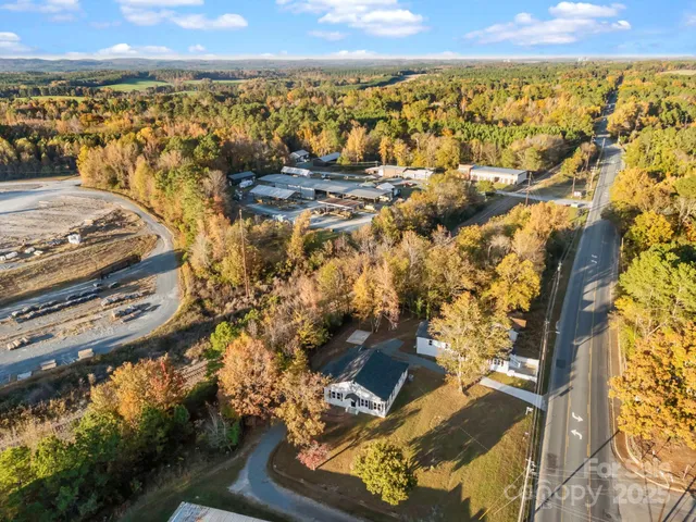 $200,000 | 401 Julius Chambers Avenue, Mount Gilead, NC 27306