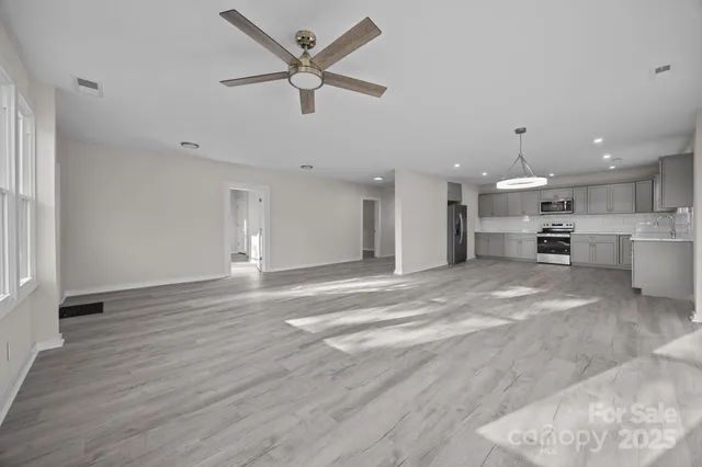 $200,000 | 401 Julius Chambers Avenue, Mount Gilead, NC 27306