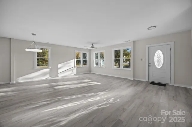 $200,000 | 401 Julius Chambers Avenue, Mount Gilead, NC 27306