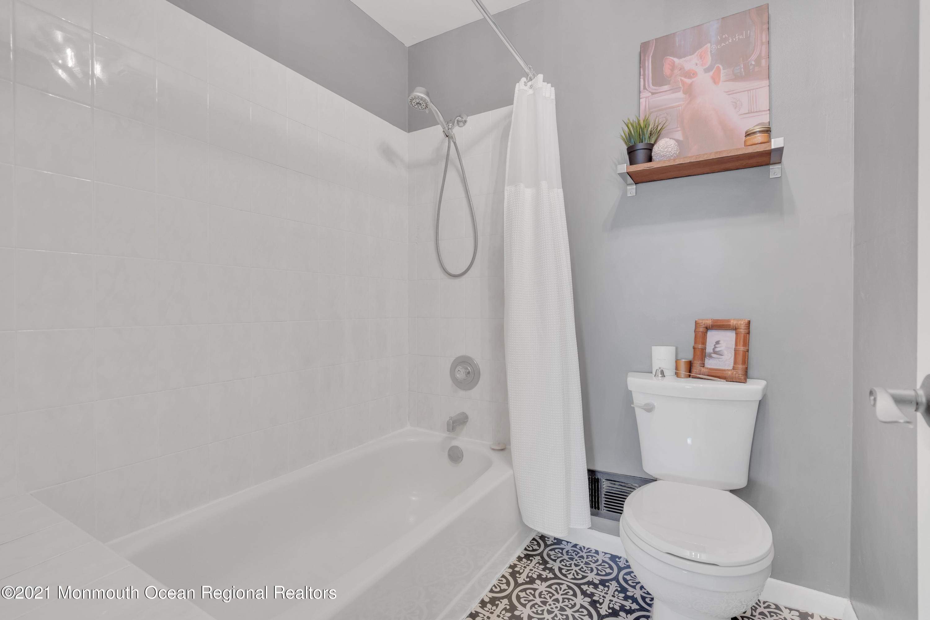 444 Morristown Road Matawan, NJ 07747 - Photo 14 of 40 021_dsc02584
