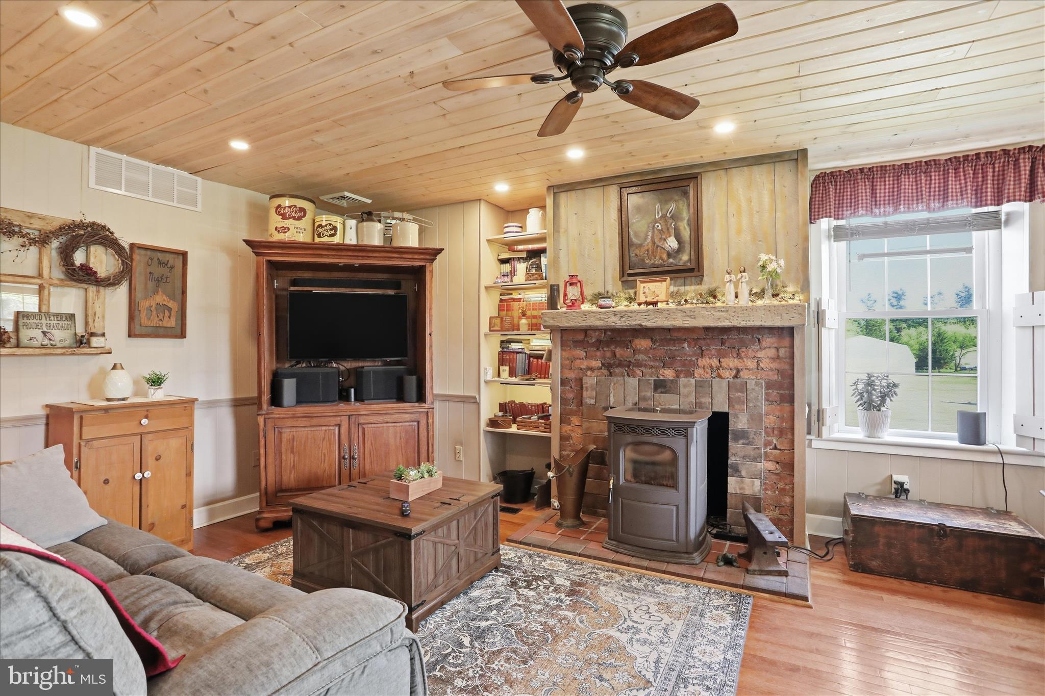 5704 Montgomery Church Road Greencastle, PA 17225 - Photo 5 of 41 Living Room