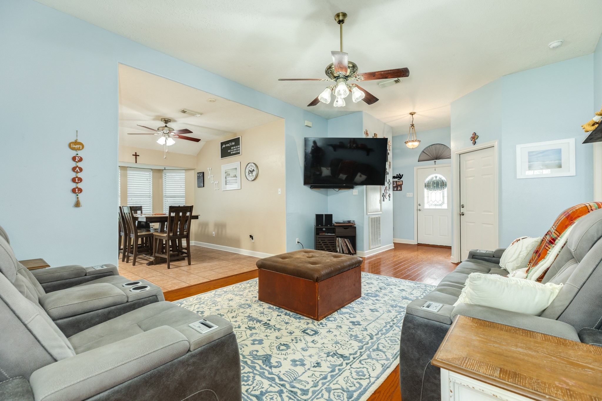 1187 Thomas Drive Angleton, TX 77515 - Photo 7 of 24 a living room with furniture and a flat screen tv