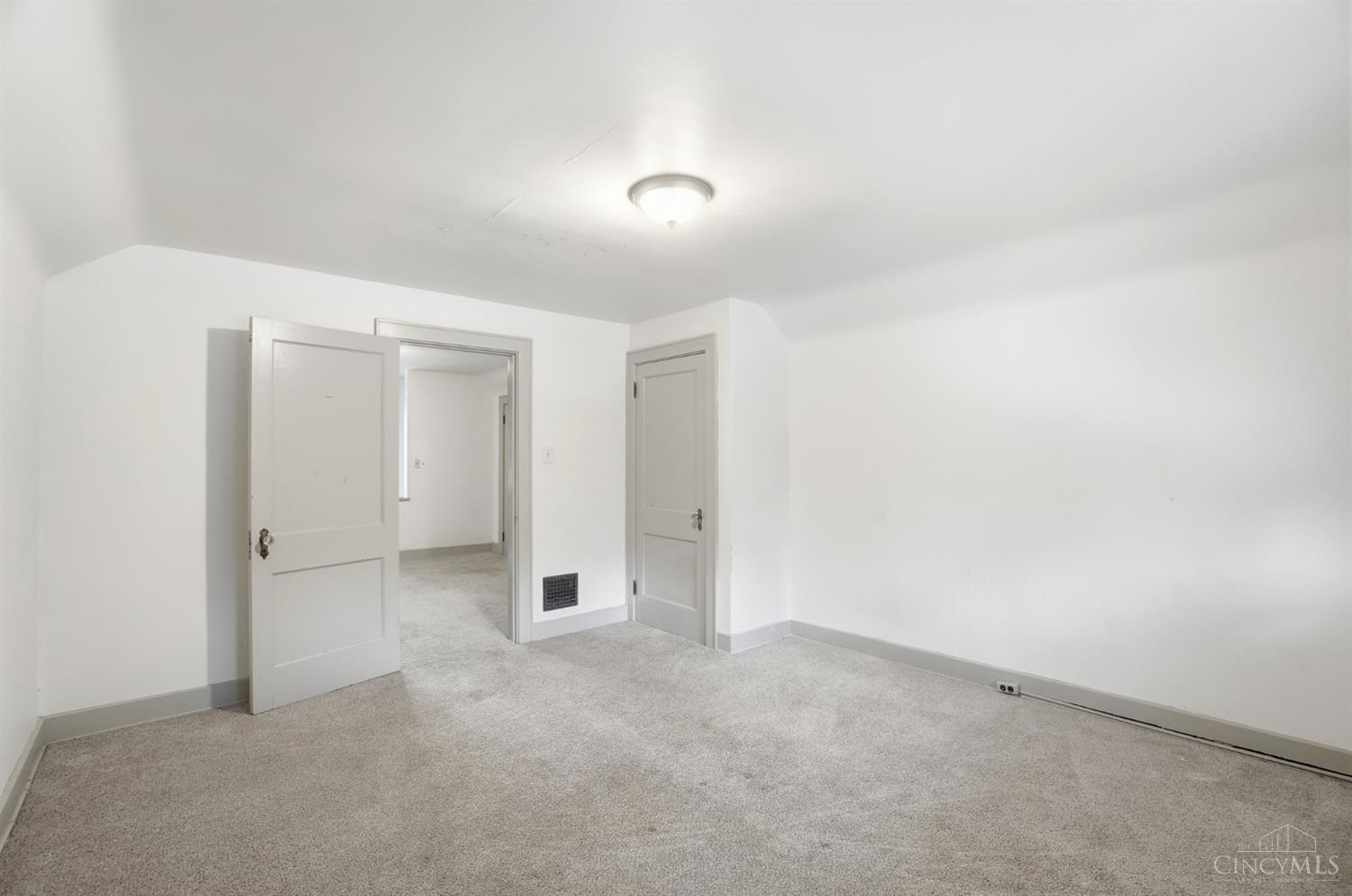 6644 Murray Road Cincinnati, OH 45227 - Photo 22 of 29