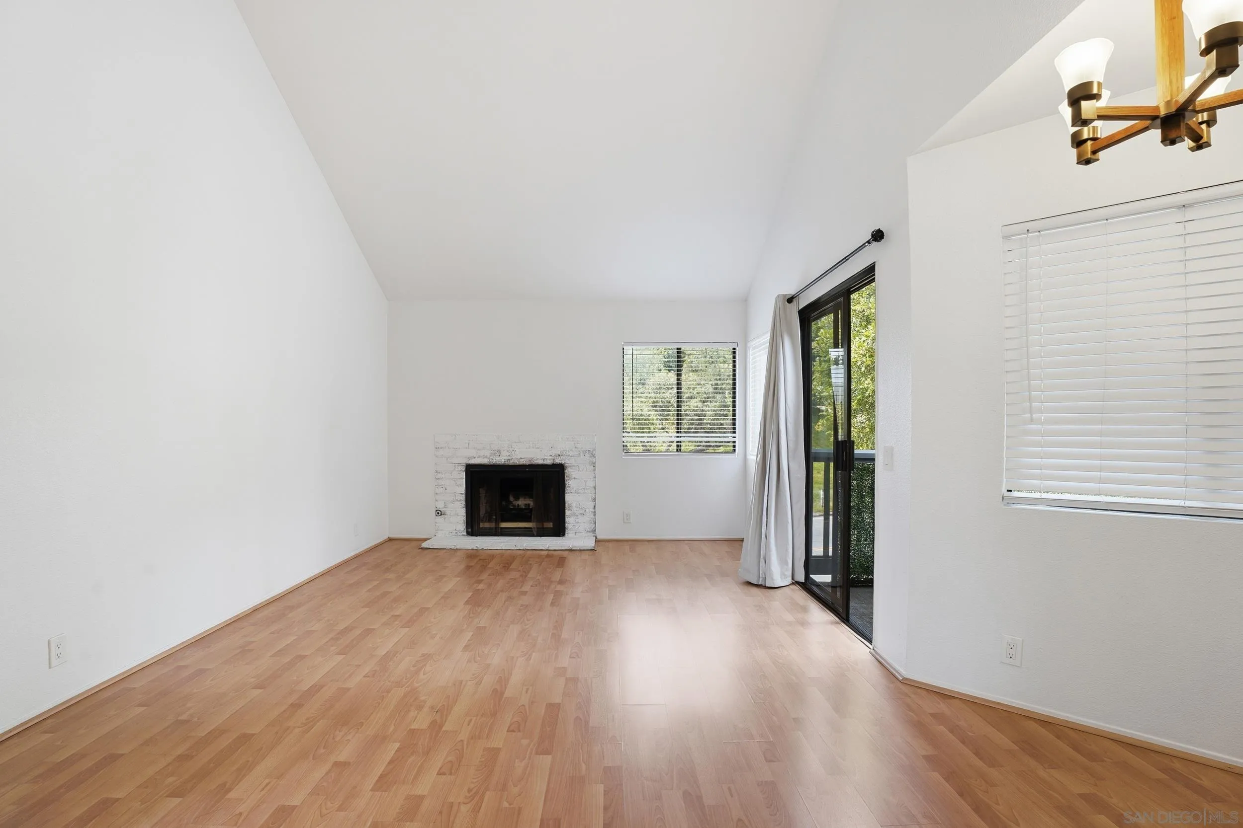 3039 Brookpine Court Spring Valley, CA 91978 - Photo 4 of 29