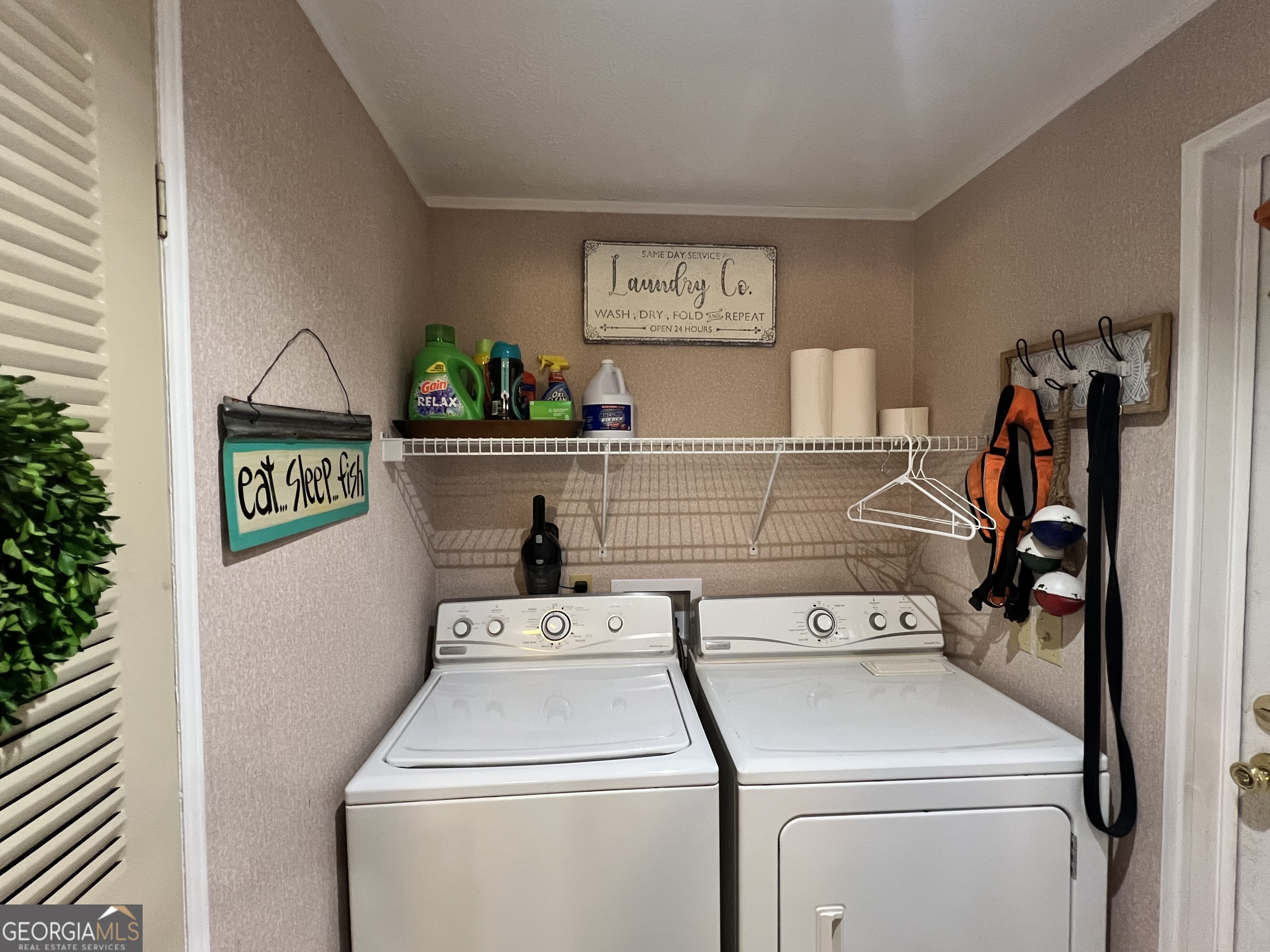 64 Bay Point Sparta, GA 31087 - Photo 19 of 53 a utility room with dryer and washer