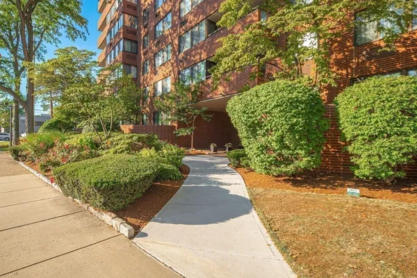 $2,250 | 77 Adams Street, Unit 303, Quincy, MA 02169