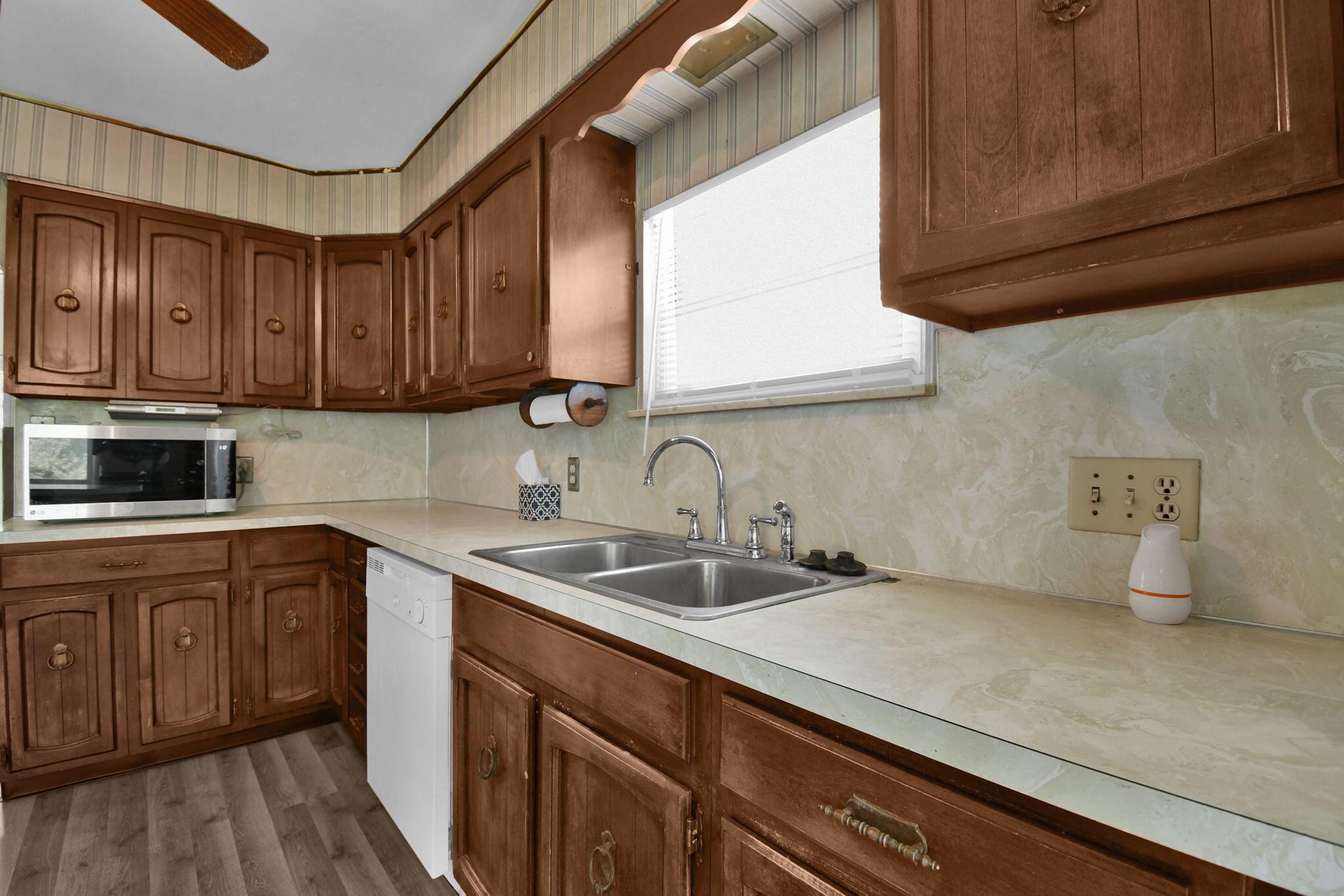 2365 Koebel Road Columbus, OH 43207 - Photo 7 of 26 7-web-or-mls-2365-koebel-rd