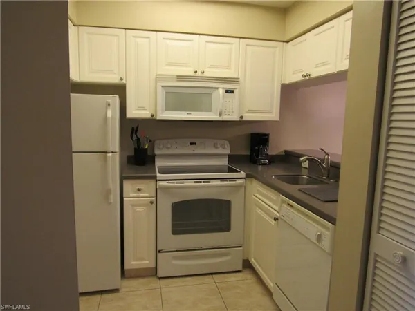 $2,200 | 3323 Olympic Drive, Unit 716, Naples, FL 34105