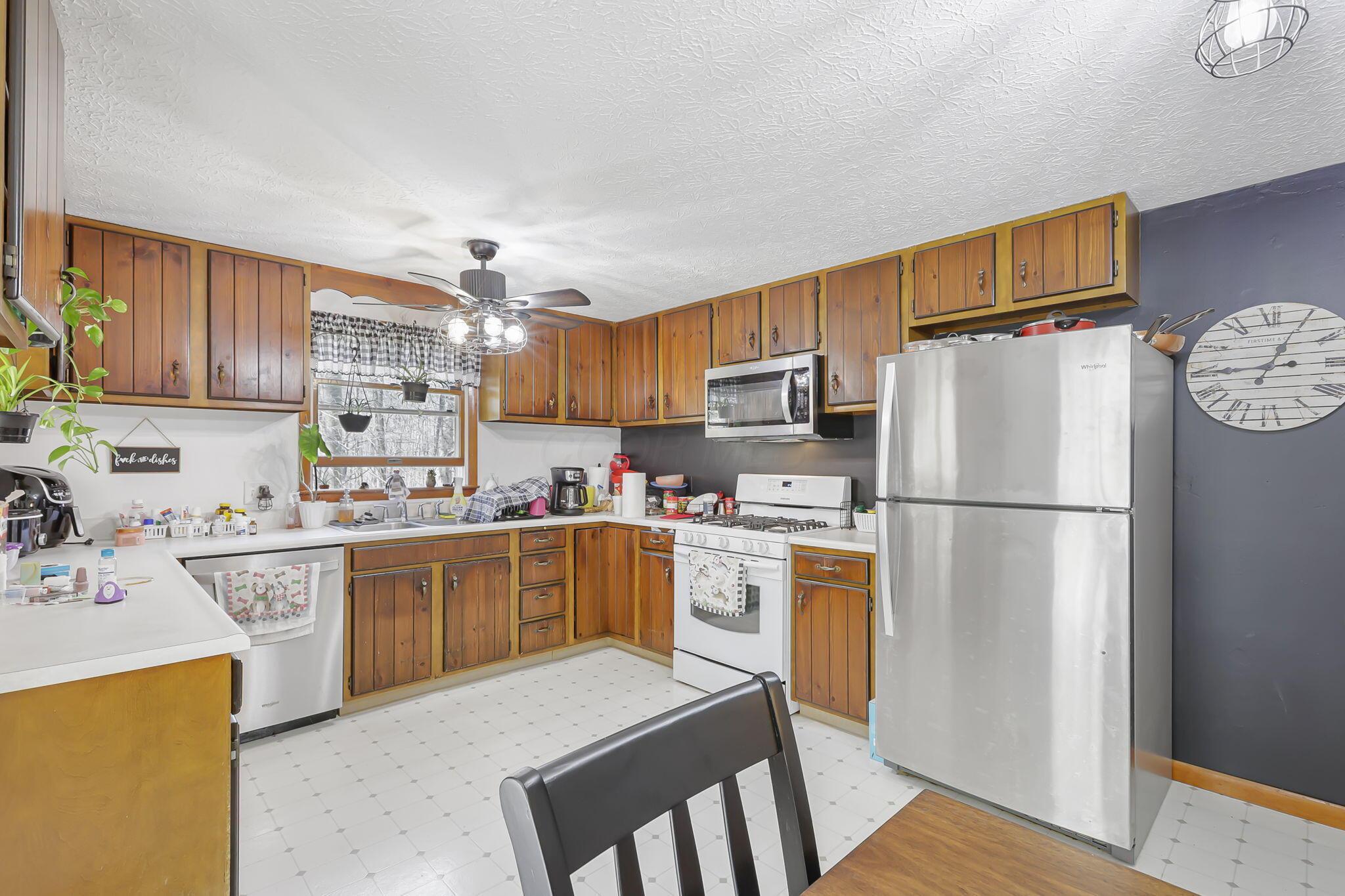 4830 Old Logan Road Southeast Lancaster, OH 43130 - Photo 15 of 51 15-web-or-mls-_S5A3032