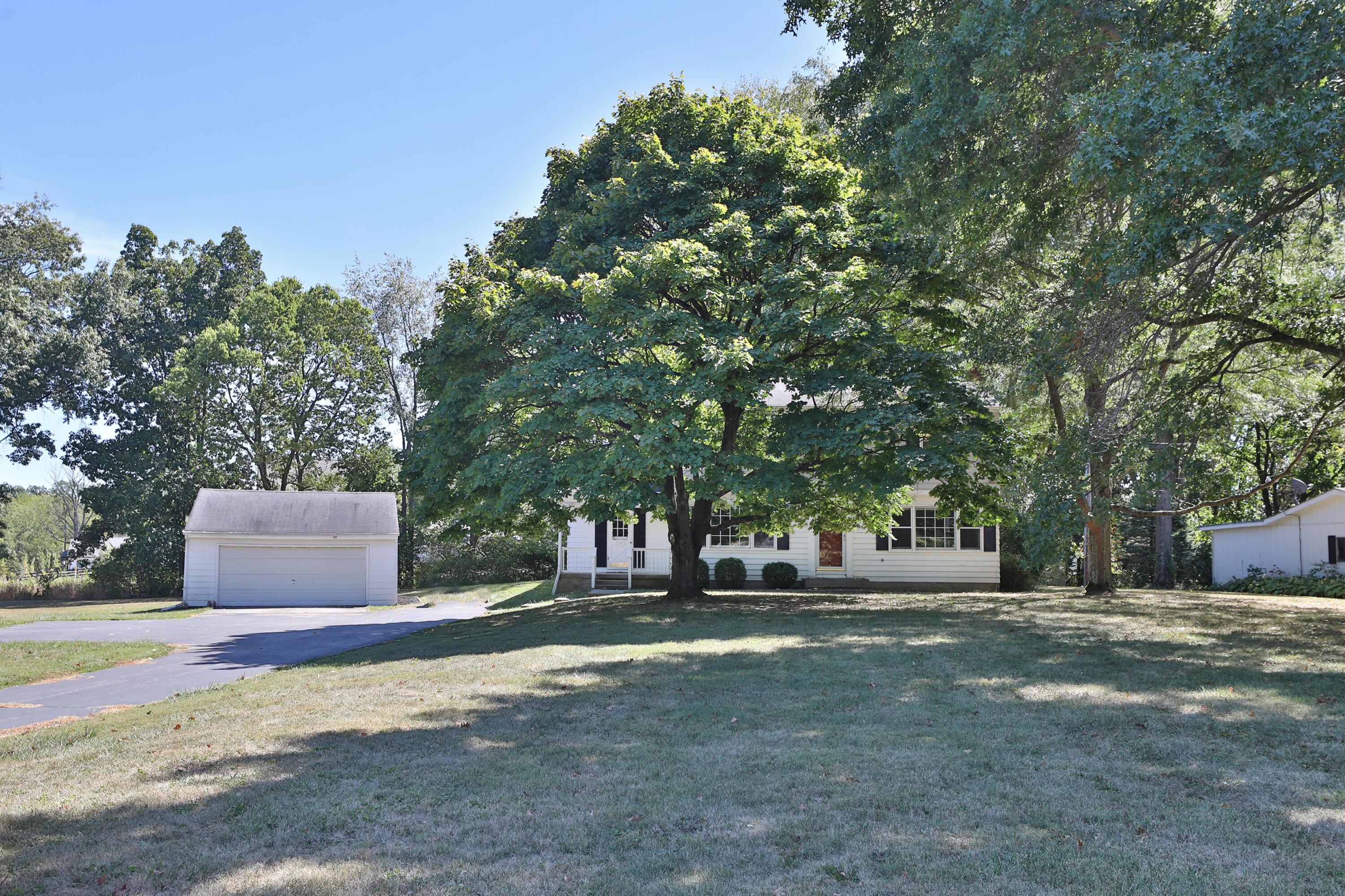 7646 Lee Road Westerville, OH 43081 - Photo 4 of 54 Front Yard