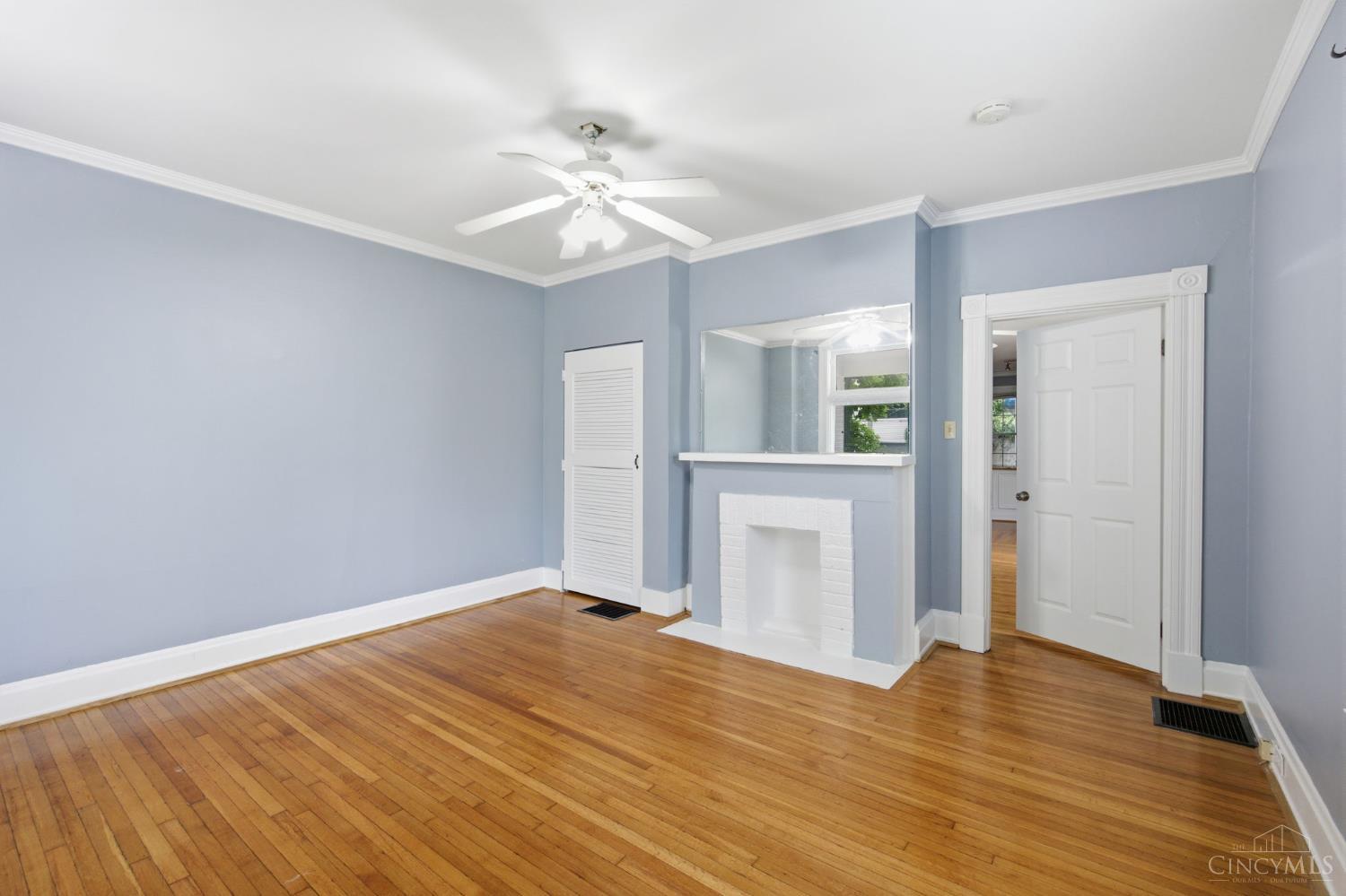 3262 Linwood Avenue Cincinnati, OH 45208 - Photo 12 of 53