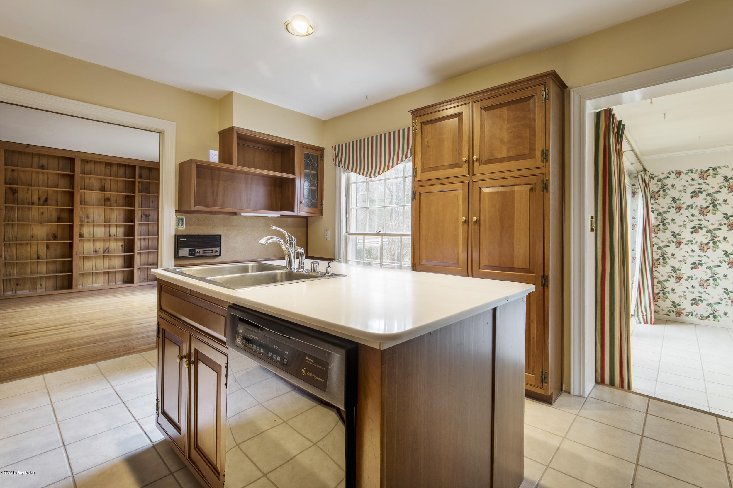 5313 Hempstead Road Louisville, KY 40207 - Photo 15 of 41 15-kitchen