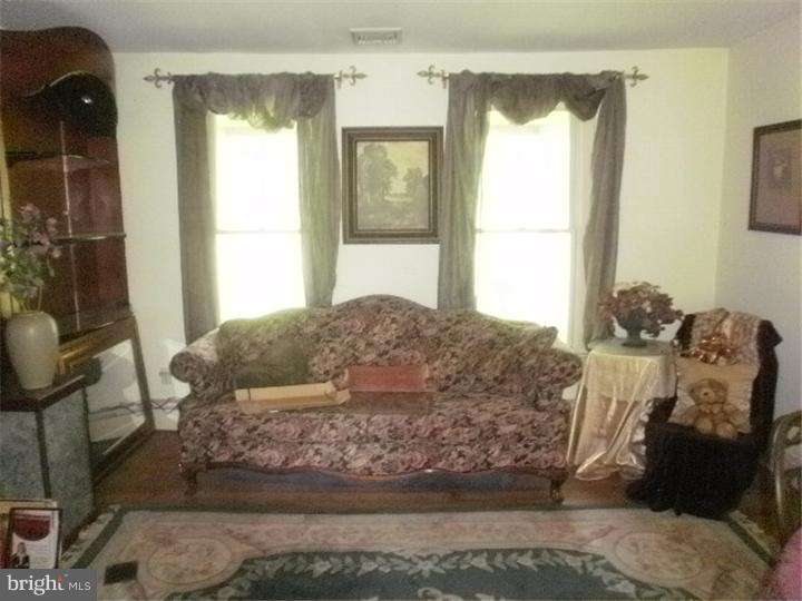 5827 Stoney Hill Road Buckingham, PA 18938 - Photo 4 of 7 Living Room