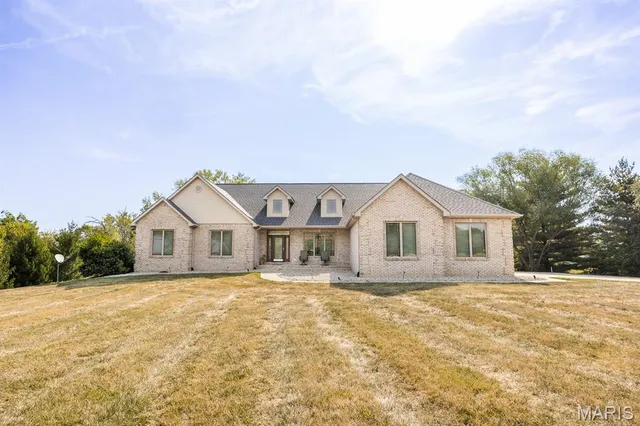 $785,000 | 71 Josiah Lane, Millstadt, IL 62260