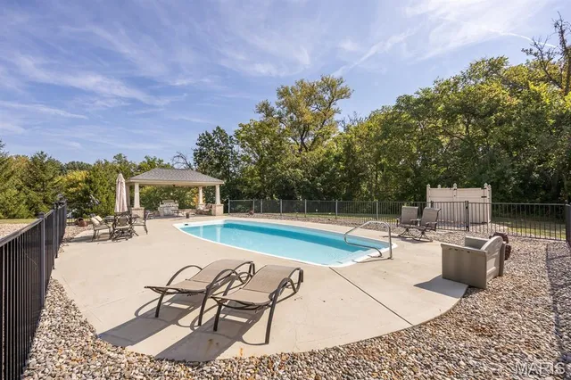 $785,000 | 71 Josiah Lane, Millstadt, IL 62260