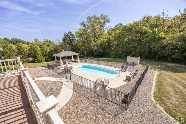 $785,000 | 71 Josiah Lane, Millstadt, IL 62260