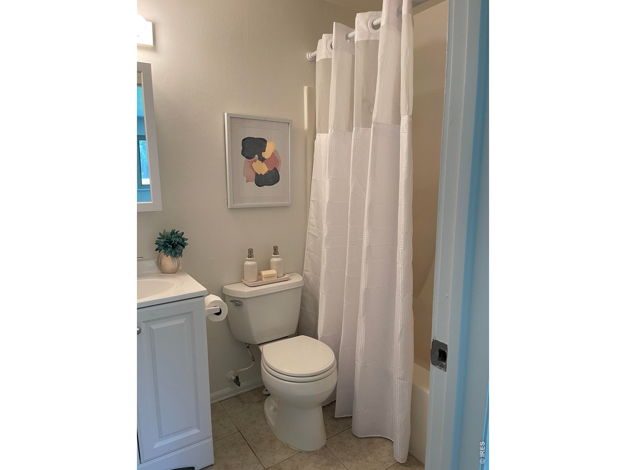 8060 Niwot Road, Unit 7E Niwot, CO 80503 - Photo 13 of 22 Remodeled bath