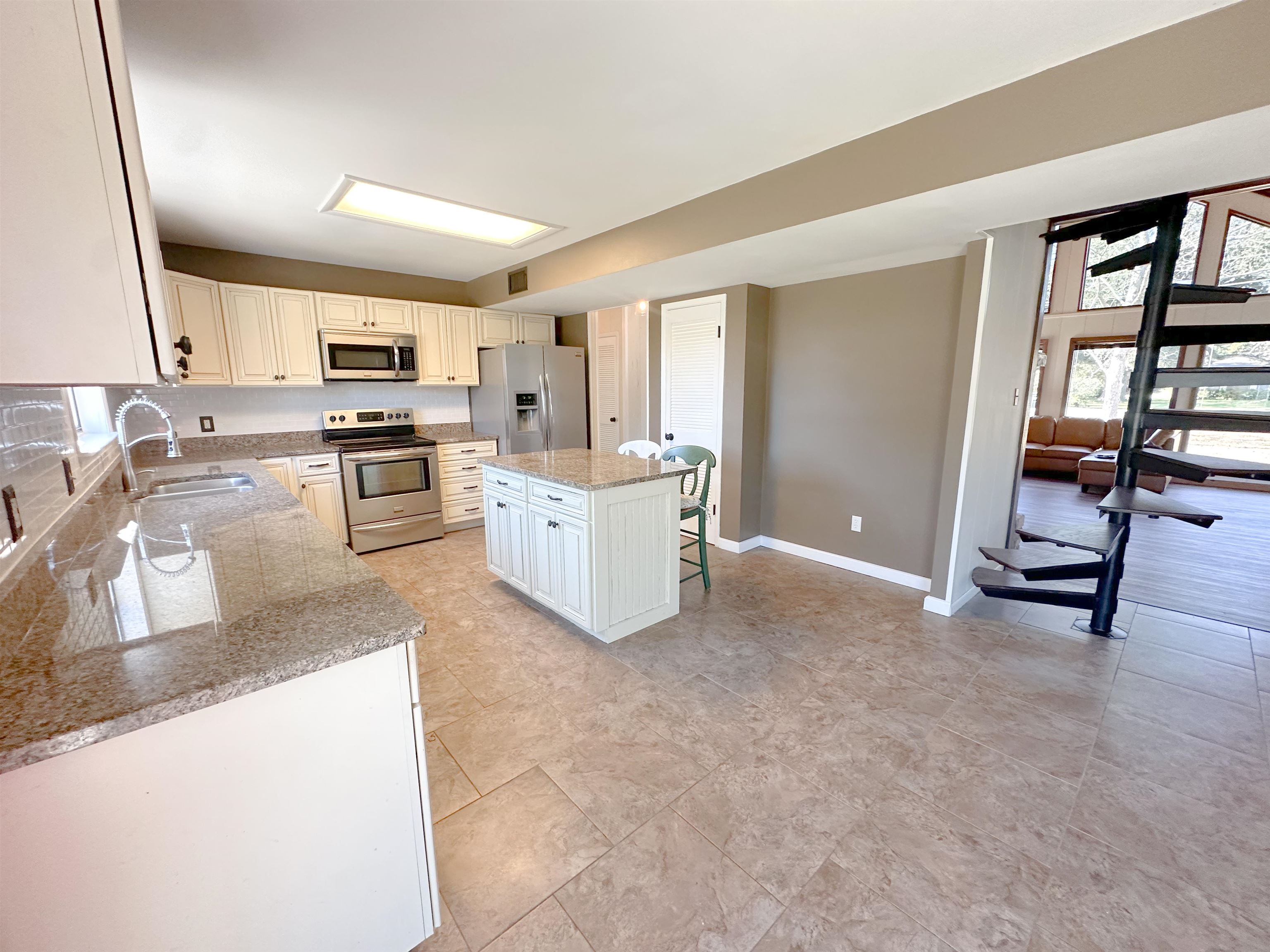 1104 North Pine Street Foley, AL 36535 - Photo 7 of 35 Kitchen