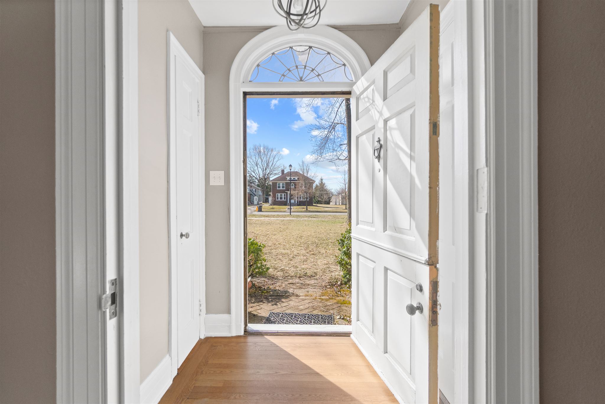910 West Rudisill Boulevard Fort Wayne, IN 46807 - Photo 4 of 36 Gallery Image 4