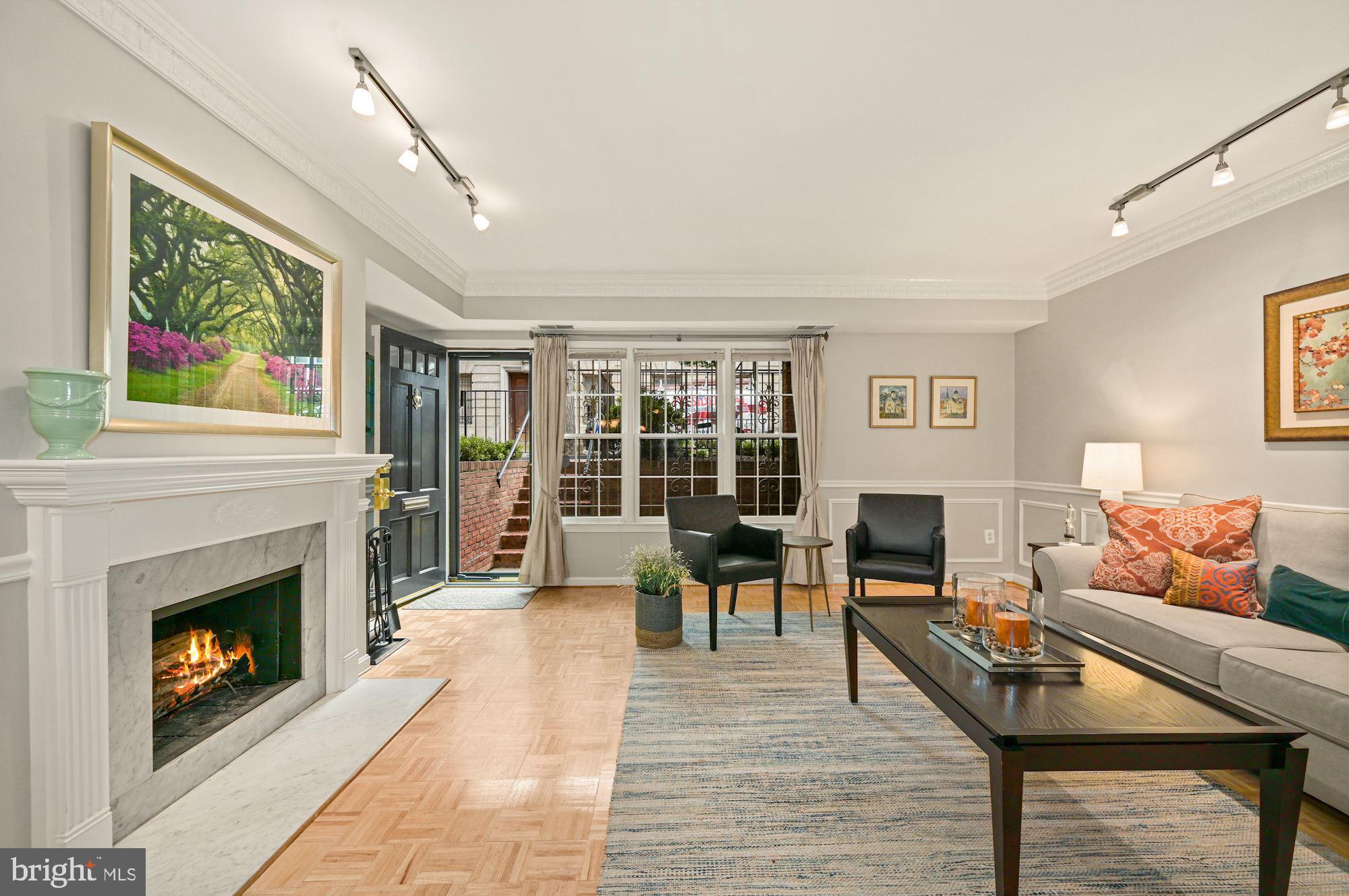 1823 Corcoran Street Northwest, Unit 9 Washington, DC 20009 - Photo 8 of 34 Living Room Facing South