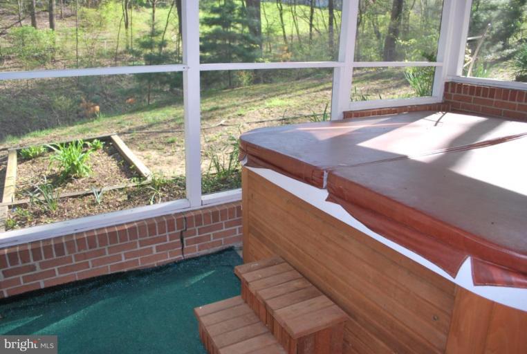 10602 Glenwild Road Silver Spring, MD 20901 - Photo 20 of 20 Hot Tub