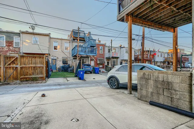 a car parked in front of a building