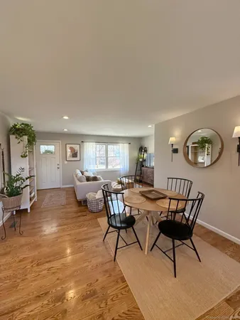 a view of a livingroom and dining room