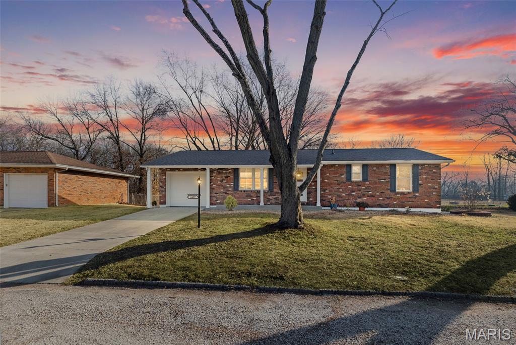 4407 Thadway Drive Alton, IL 62002 - Photo 1 of 36