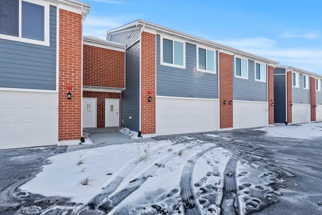 $2,500 | 1124 Gillespie Lane, Unit 1124, Yorkville, IL 60560