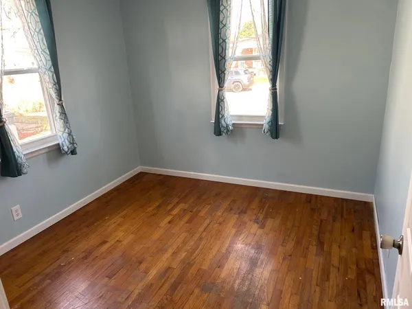 $132,599 | 1010 East Esther Street, Taylorville, IL 62568