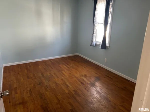 $132,599 | 1010 East Esther Street, Taylorville, IL 62568