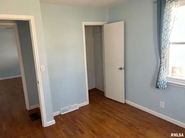 $132,599 | 1010 East Esther Street, Taylorville, IL 62568