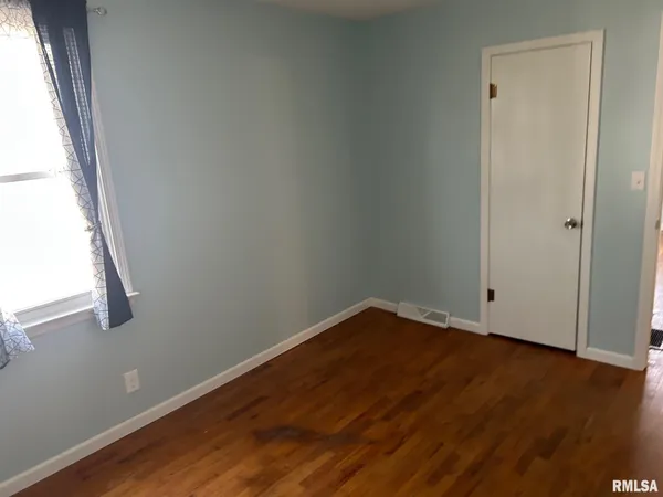 $132,599 | 1010 East Esther Street, Taylorville, IL 62568