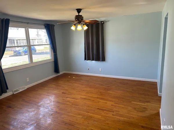 $132,599 | 1010 East Esther Street, Taylorville, IL 62568