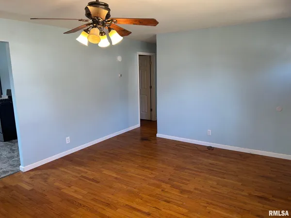 $132,599 | 1010 East Esther Street, Taylorville, IL 62568