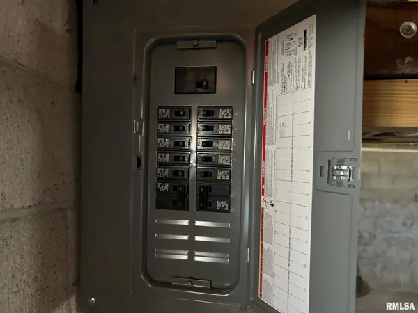 $132,599 | 1010 East Esther Street, Taylorville, IL 62568