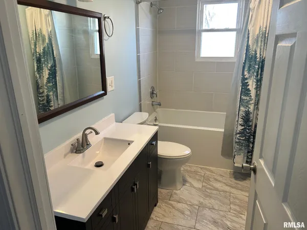 $132,599 | 1010 East Esther Street, Taylorville, IL 62568