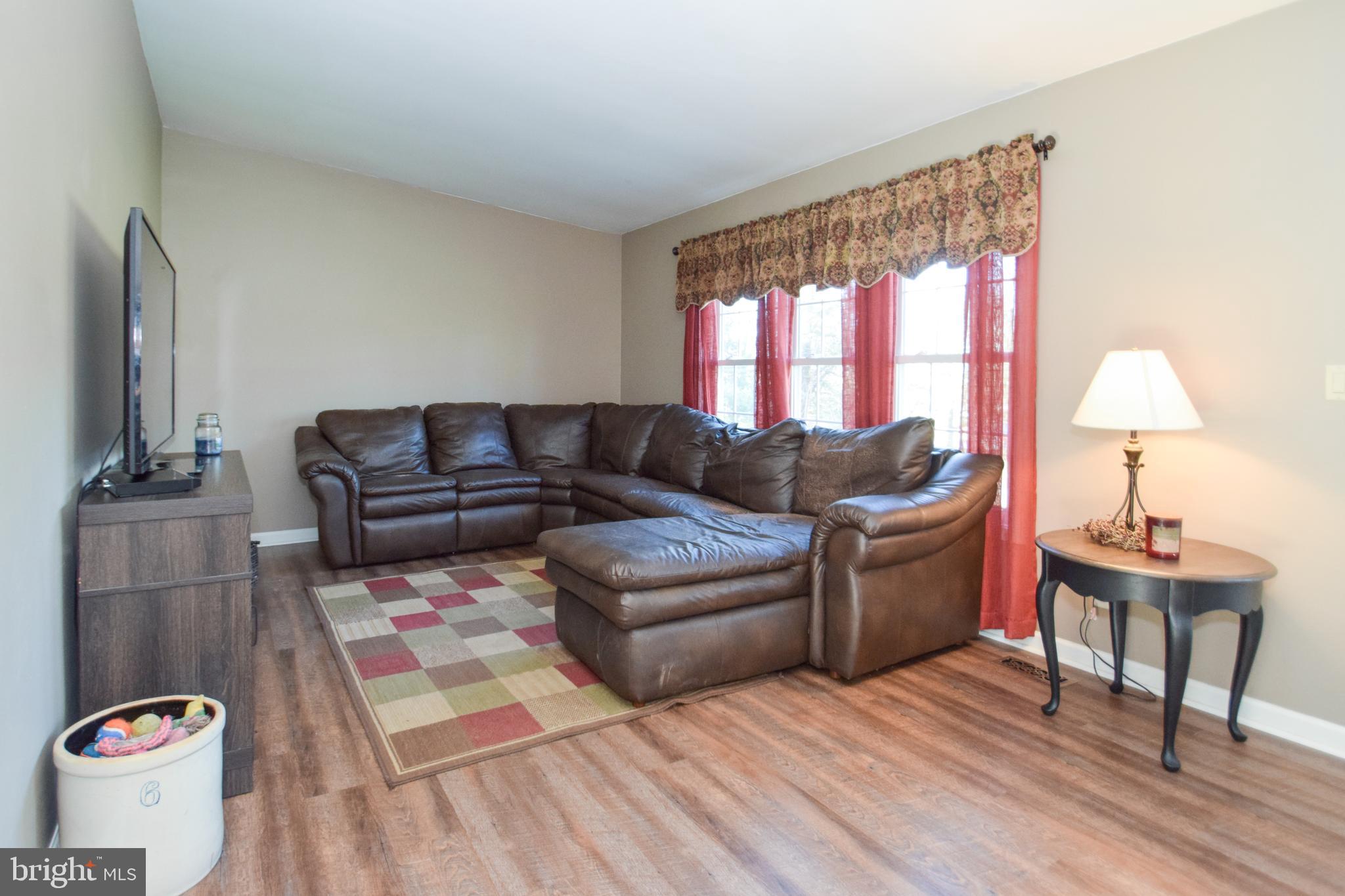 918 Thompson Road Fawn Grove, PA 17321 - Photo 6 of 37 Living Room