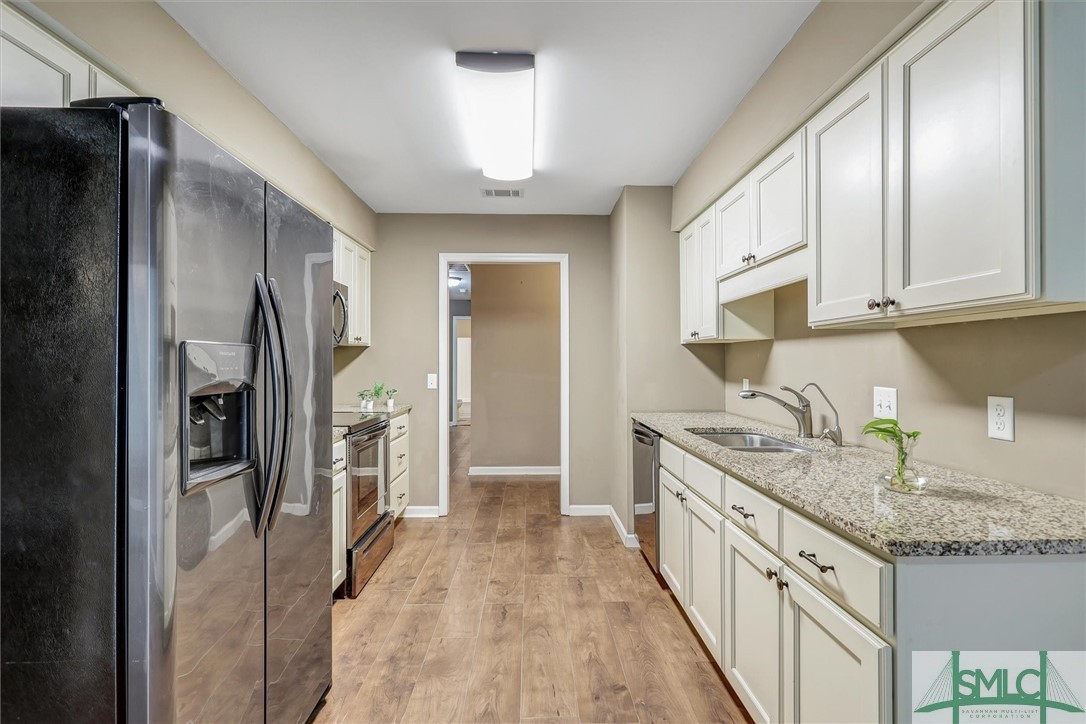 707 Woodley Road Savannah, GA 31419 - Photo 8 of 35