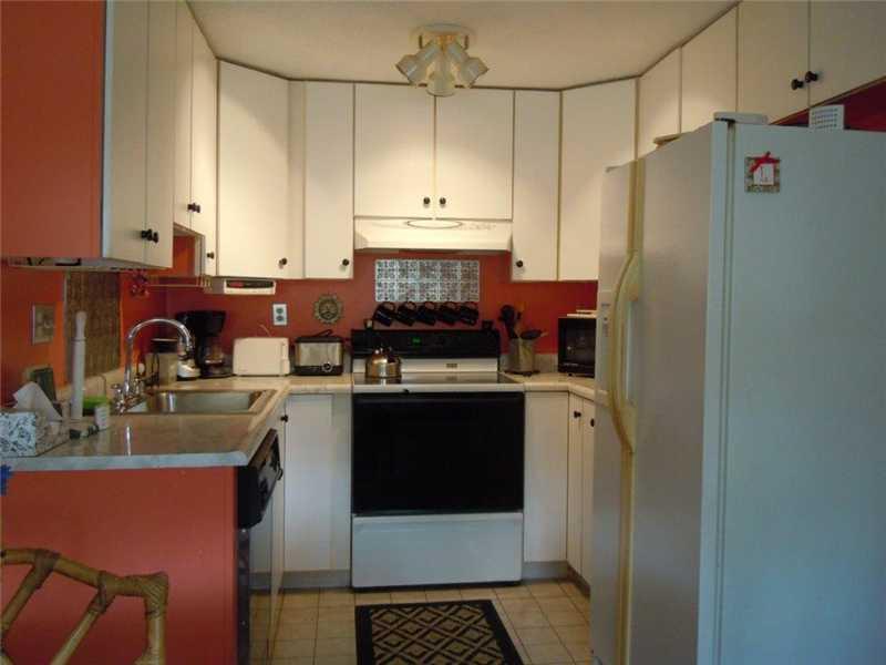 638 Deer Watch Road Bridgeville, PA 15017 - Photo 4 of 12 Kitchen.