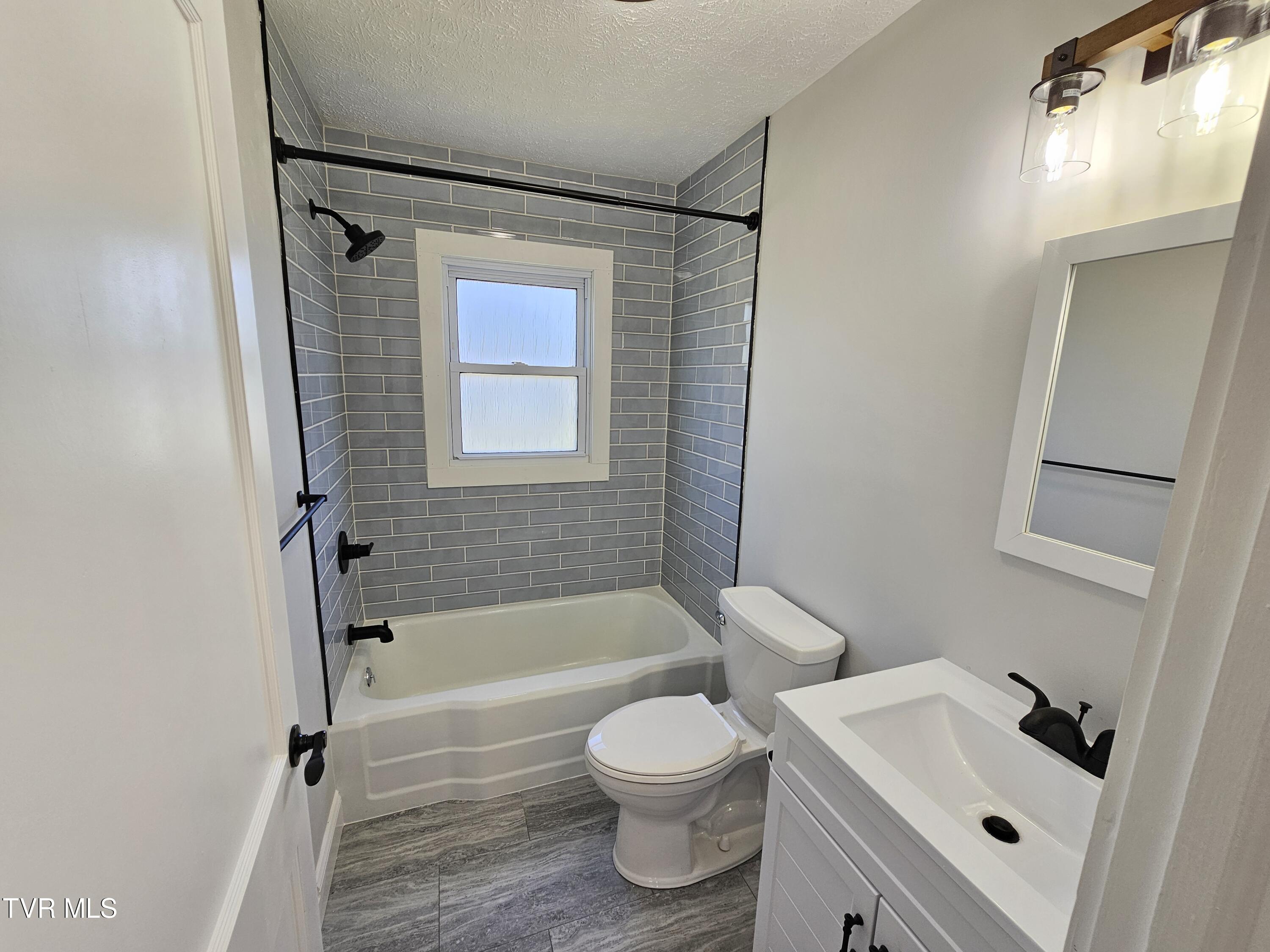 81 24th Street, Unit A Bristol, TN 37620 - Photo 12 of 18 20240429_121337 (1)