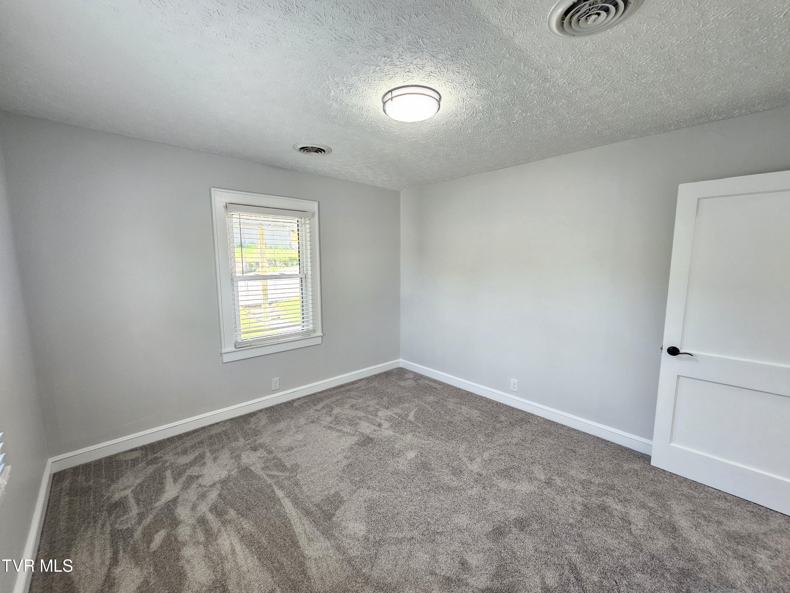 81 24th Street, Unit A Bristol, TN 37620 - Photo 16 of 18 20240429_121506 (1)