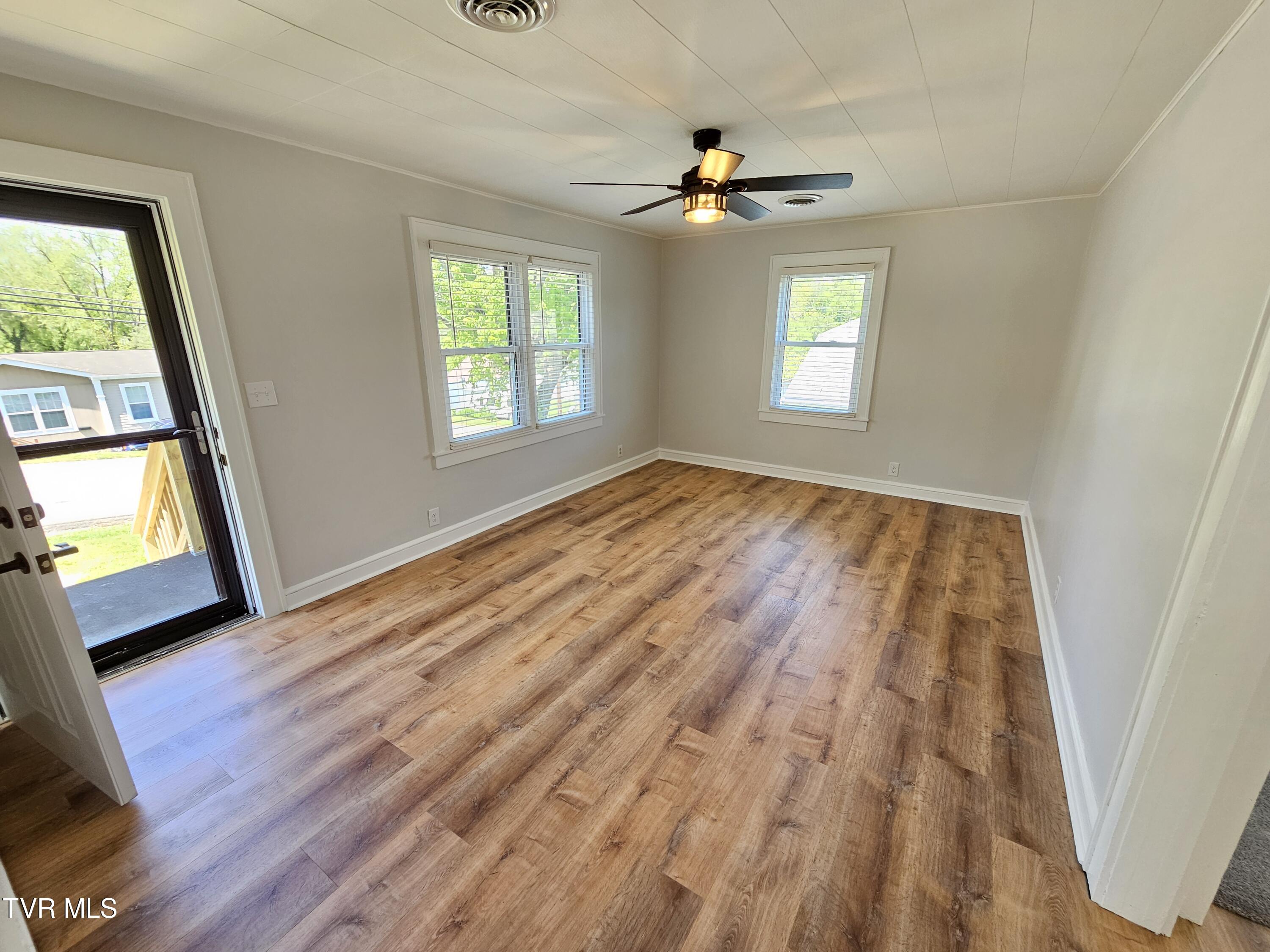 81 24th Street, Unit A Bristol, TN 37620 - Photo 5 of 18 20240429_120959 (1)