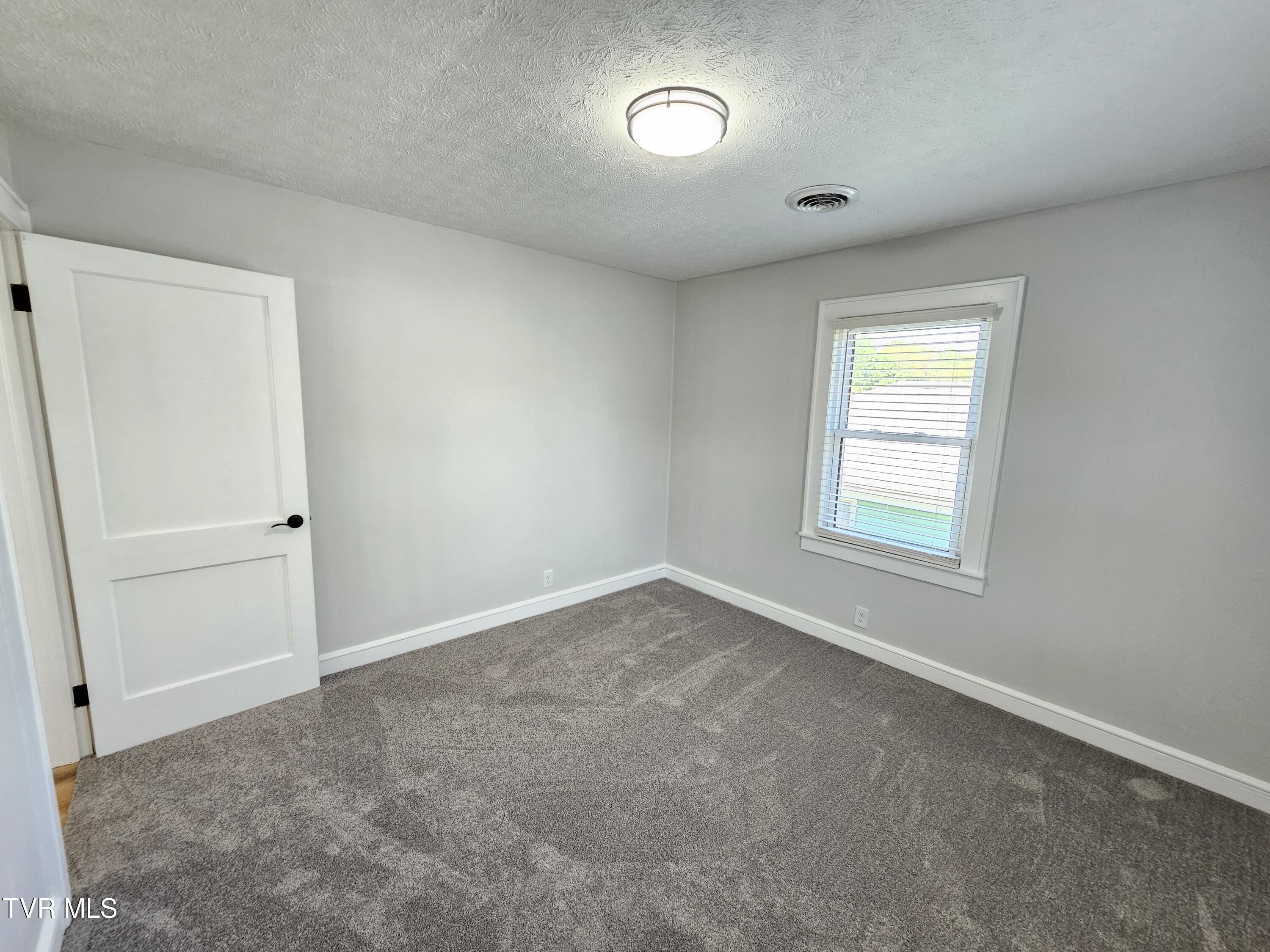 81 24th Street, Unit A Bristol, TN 37620 - Photo 9 of 18 20240429_121307 (1)