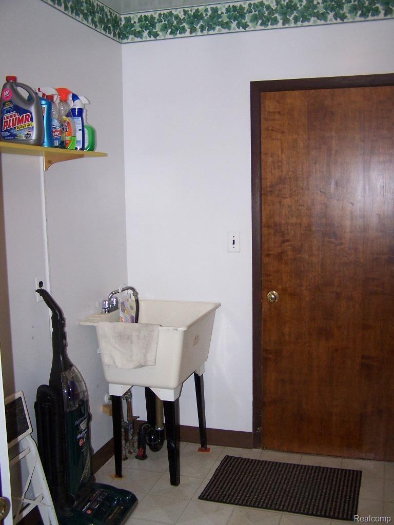 10912 Hibner Road Hartland, MI 48353 - Photo 11 of 21 Hibner 10912 012.jpg