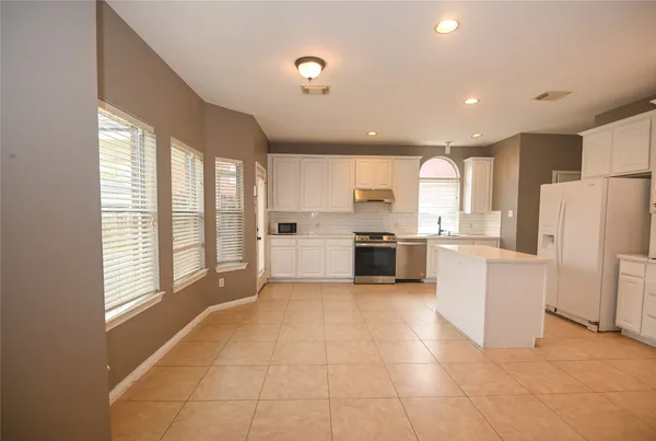 $2,600 | 3023 Hidden Mist Court, Pearland, TX 77584